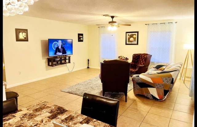 Cozy Smart 3BR 2 Bath House in Sarasota