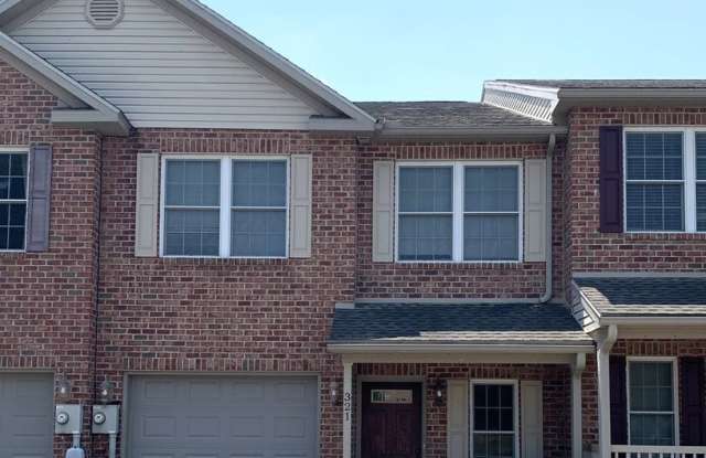 321 Stonegate Cir S