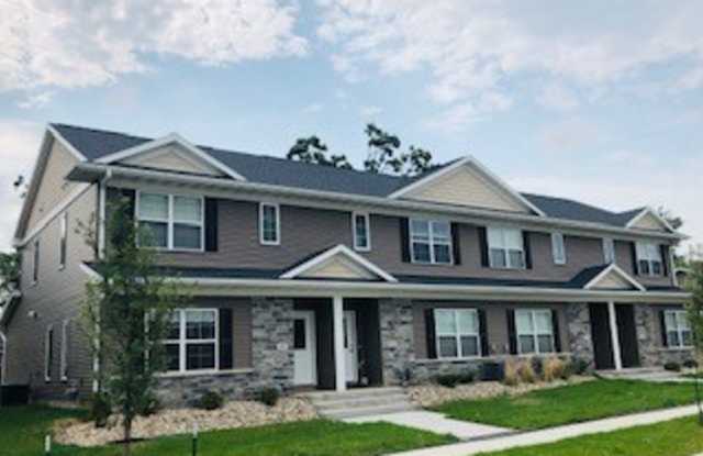 Villas at The Hub Townhome - 3 Bed/2.5 Bath