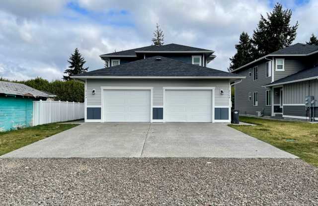 Beautiful 3 Bedroom Duplex with Garage!