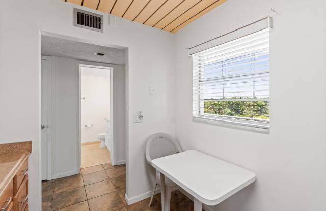 2515 Northeast 2nd Court