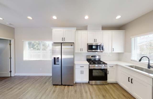 4BD/2BA, Great Outdoor Space!