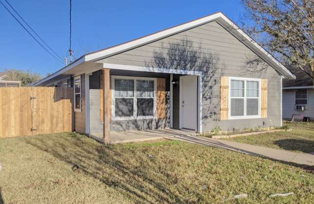 Available for April Move in! - Renovated 3 Bed 1.5 Bath House Biking Distance to Campus!