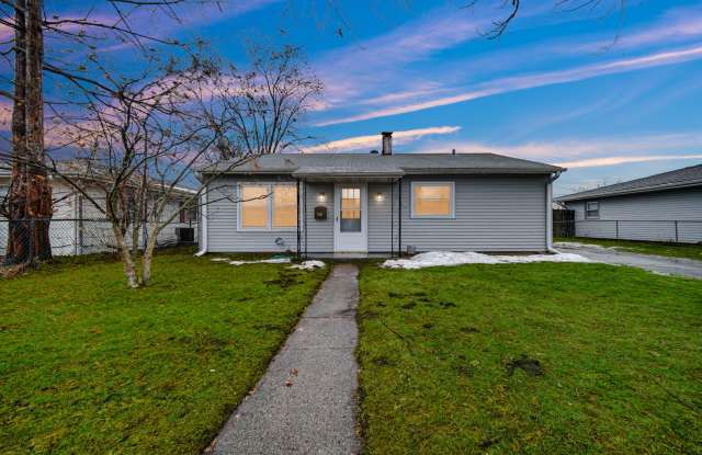 3 Bedroom 1 Bathroom House for Rent!