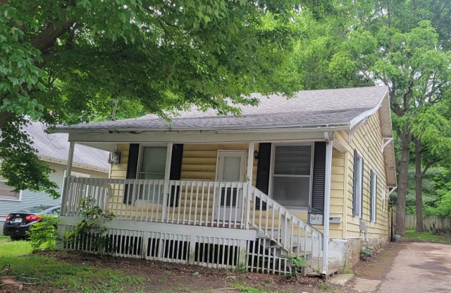 943 S. Douglas - 943 South Douglas Avenue, Springfield, MO 65806