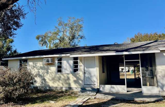 Cute 2BR/1BA Zephyrhills Duplex NO APPLICATION FEE!