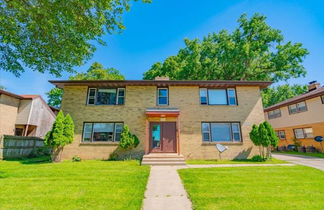 1906 Lake Point Dr