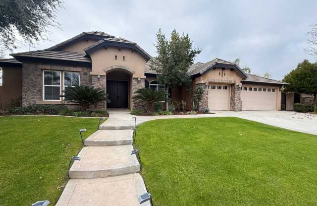 Stunning 4 bedroom + office in Seven Oaks!