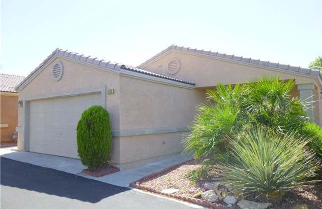 Spacious Single-Story with Community Pool!