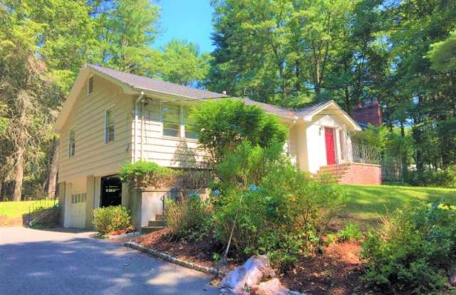 53 Deerhaven Rd - 53 Deerhaven Road, Middlesex County, MA 01773