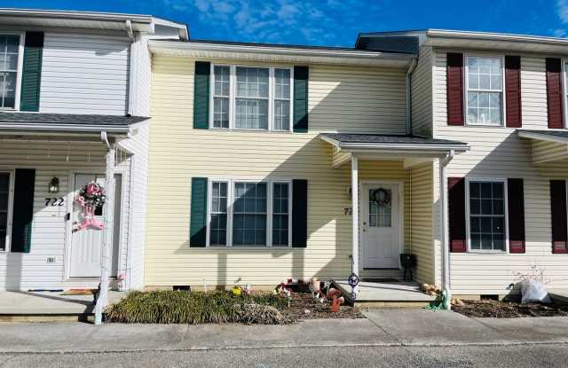 2 Bedroom, 2.5 Bath Townhouse