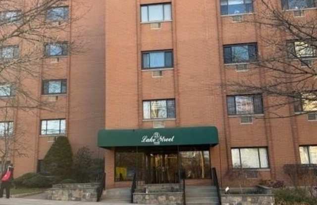 21 Lake Street unit: 6G