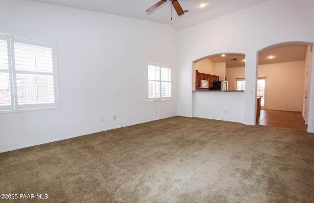 8240 N Whistling Acres Way