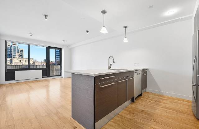 1055 47th Ave Apt 3H