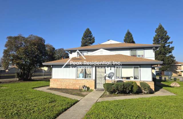 Charming 2 bedroom 1 bathroom Apartment!