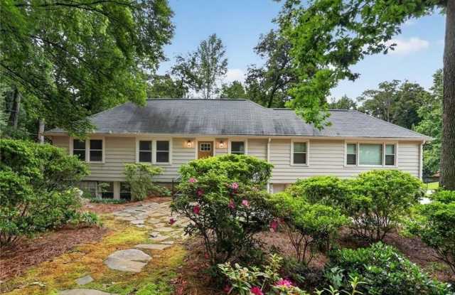 1220 Roxboro Drive NE