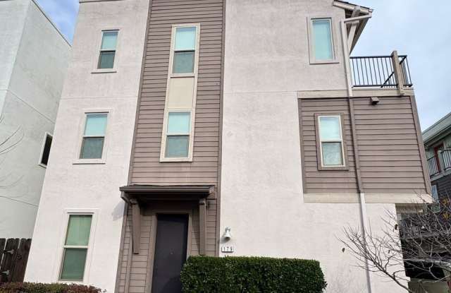 Vibrant 3 story 2bed/2.5bath home at the Mill at Broadway