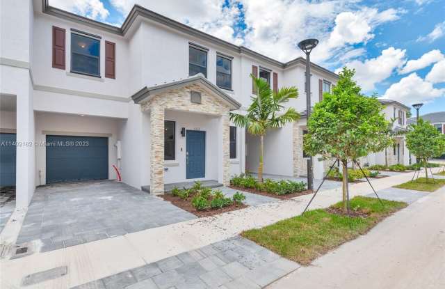 523 SW 19th Ter