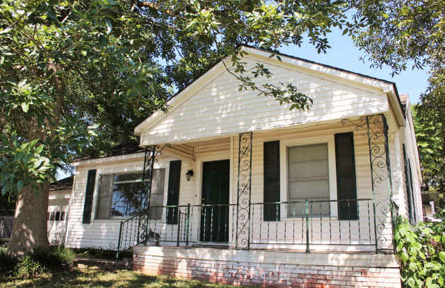 Photo of 100 West Stone Street