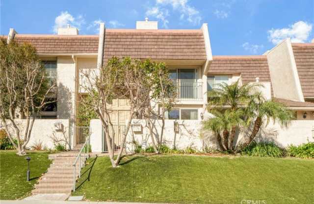 6205 Randi Avenue 1/2