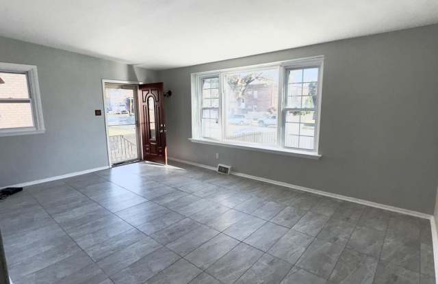 7806 SUMMERDALE Avenue unit: 1St