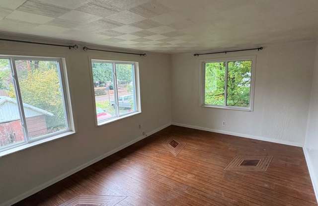 Photo of 00110-751/755 River RD