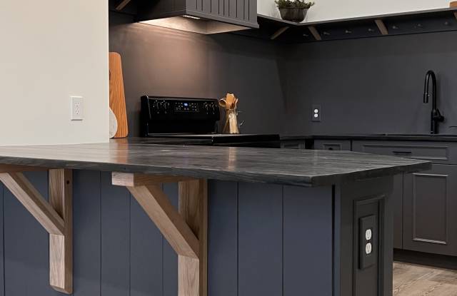 Photo of 10 North Center Street