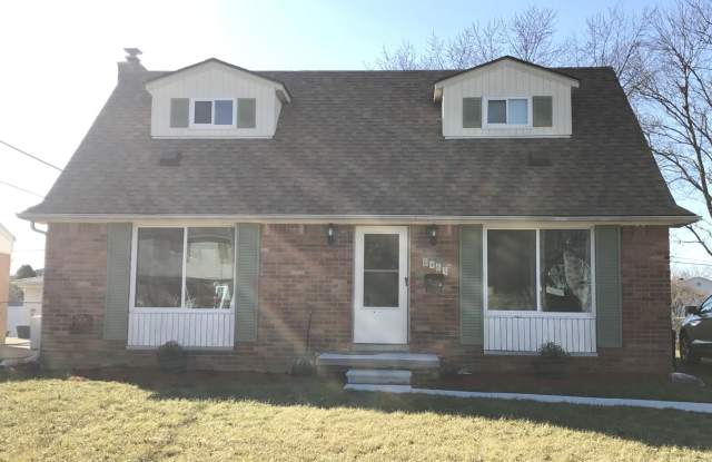 4 BED/2 BATH ADORABLE, SPACIOUS SINGLE FAMILY HOME ---- FORREST DR. CANTON