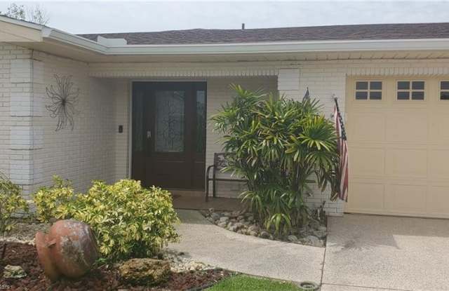 825 Golfside Lane