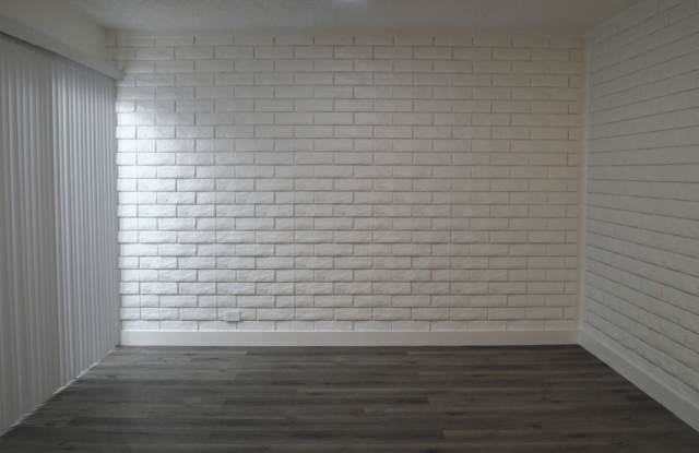 3 Bedrooms/2 Baths Townhome!