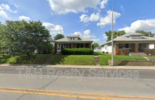 4814 East 10th Street