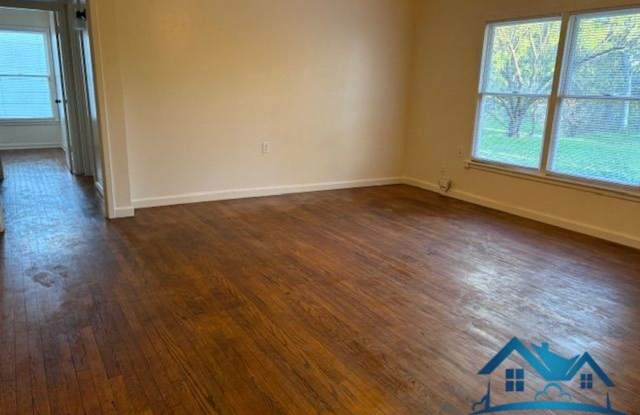 For Rent - 2 Bed/1 Bath - 2411 W Beauregard