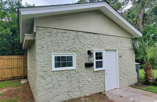 Fully Furnished/Short term  Long Term available /645 Seiler Ave Unit B Cottage House