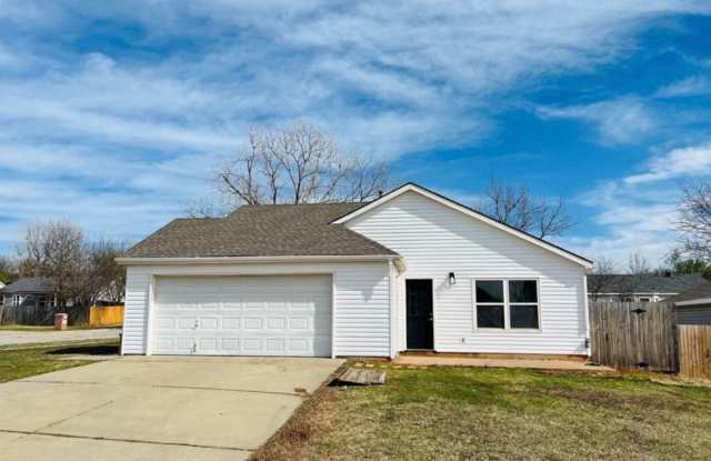 3br 2ba home in the Shadowlake Subdivision!!