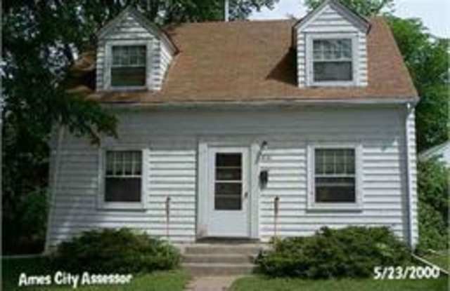 Spacious 3 Bedroom House Near Campus! - 3121 Lincoln Way, Ames, IA 50014