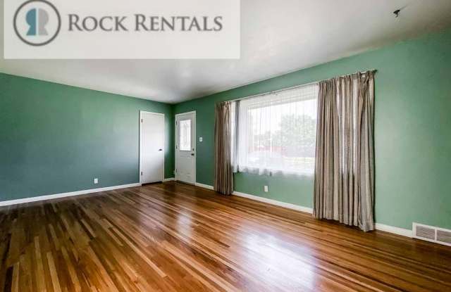 Updated 4 Bed 1 Bath near City Center