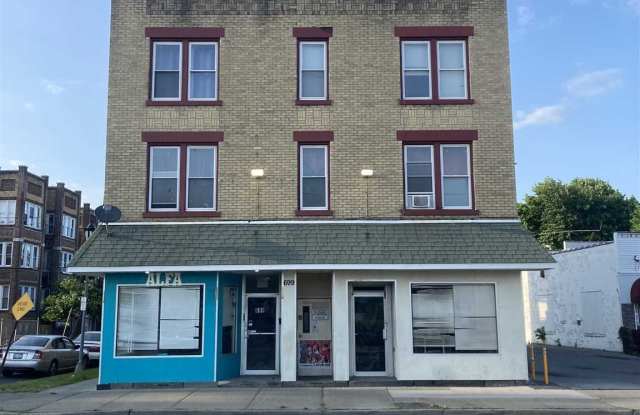 699 MAIN ST