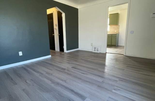 Cozy & Comfortable 2 Bedroom Home-Move In Ready!!