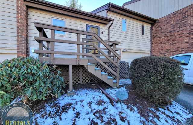 Photo of 1/1.5 Townhome located near Boone Golf Course!