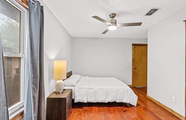 Room in 3 Bedroom Home at Blackson Ave