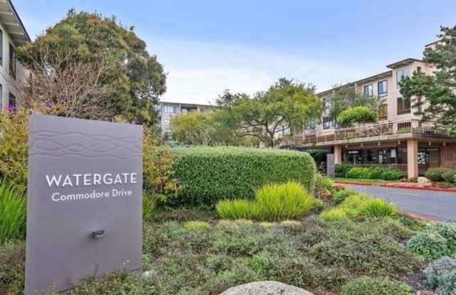 $500 OFF FIRST MONTH RENT!! Studio Condo Available at Watergate Complex in Emeryville!