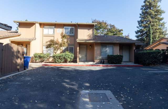 Spacious 2 Bed/1 1/2 Bath!
