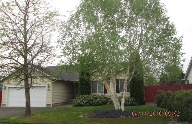 Wonderful 3 bedroom 2 bath home with garage and Back yard