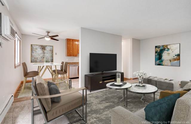 Photo of Royal Oaks Apts.