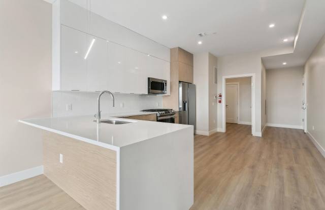 E Residences @ 6800 Polk