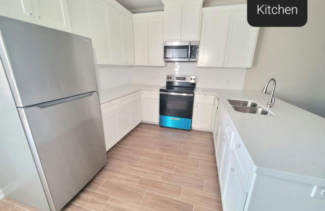 4718 West Huckleberry Street