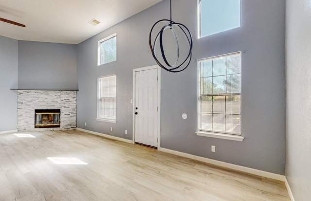 NW Home 3 Bedroom 2 Bath 2/CG 1266/SF