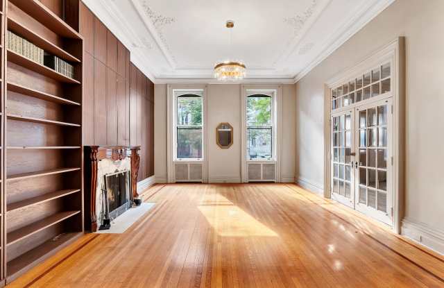 52 2nd St