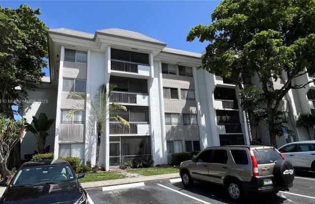 Photo of 711 N Pine Island Rd