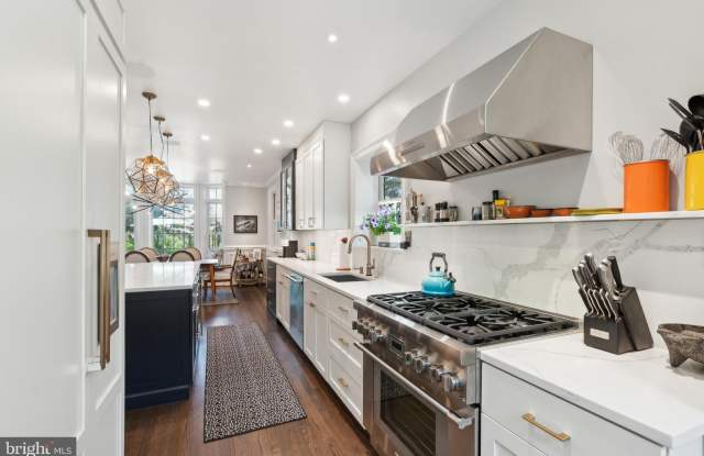 2916 NEW MEXICO Avenue NW